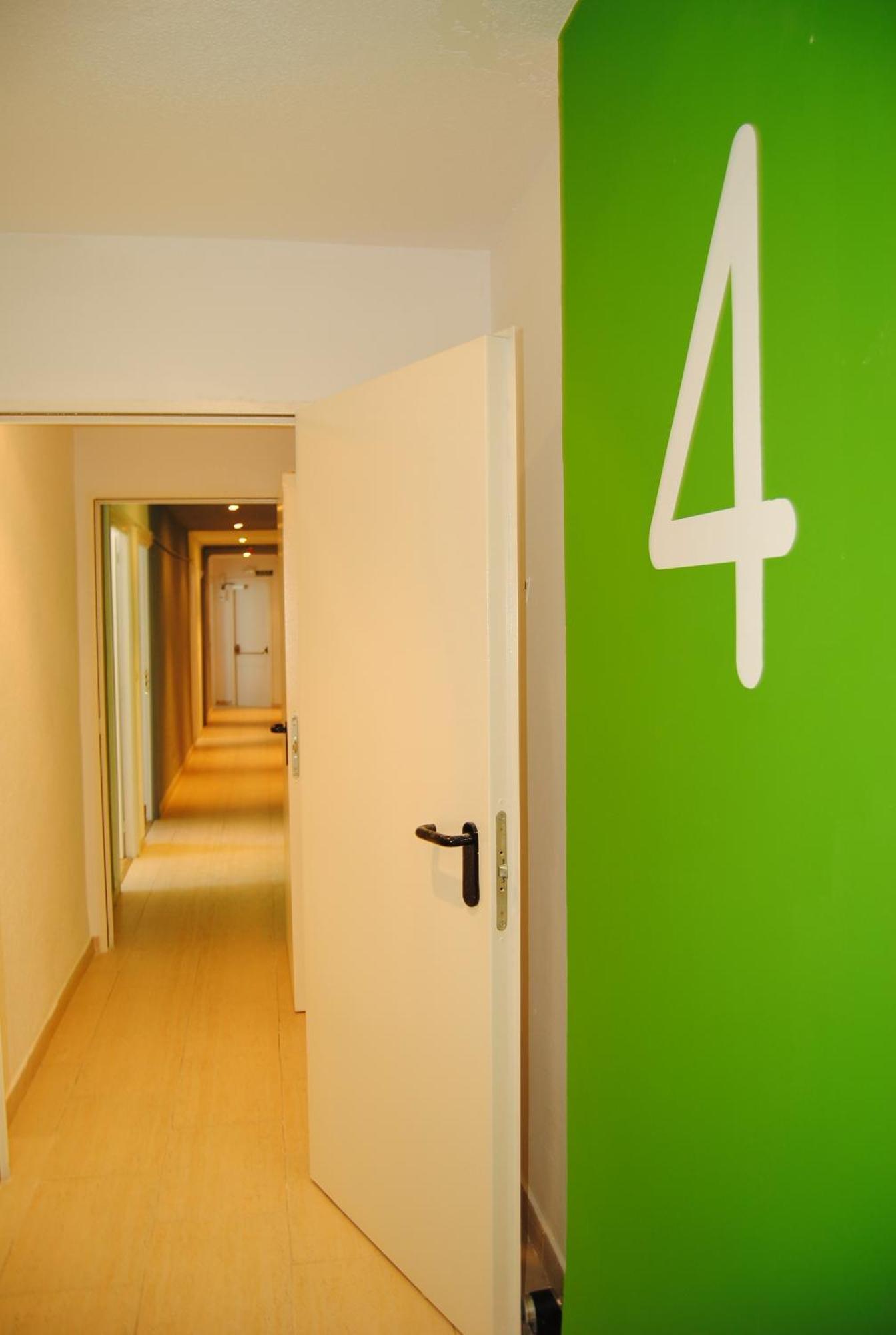 Euromadrid Hostel Εξωτερικό φωτογραφία