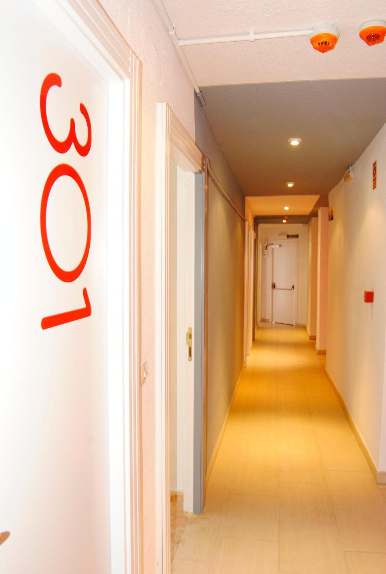 Euromadrid Hostel Εξωτερικό φωτογραφία